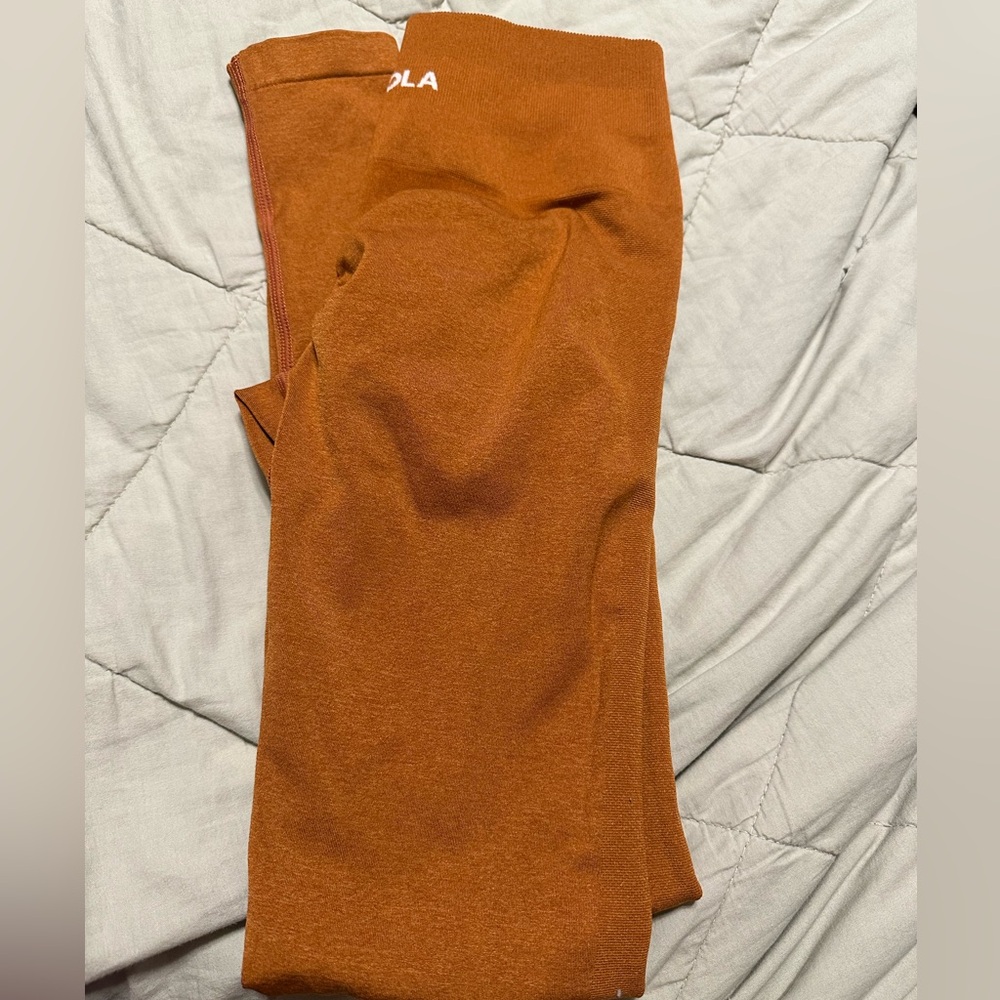 Aurola Women's Orange Leggings